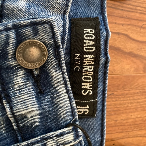 Road Narrows NYC Distressed & Faded Denim Shorts NWT - Picture 6 of 7